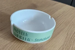 Pepeljara sa crtom "Jugokeramika" Hoteli Beograd SFRJ