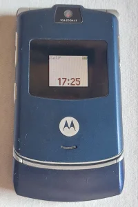 Motorola V3 plava meni sim free + punjac