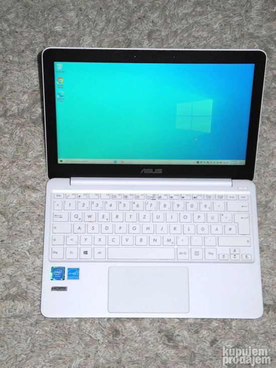 ASUS E200H 11.6型　Atom ×5-Z8350 2GB 32GB Asus VivoBook E200HA (x5-Z8350, 32 GB) Subnotebook Review