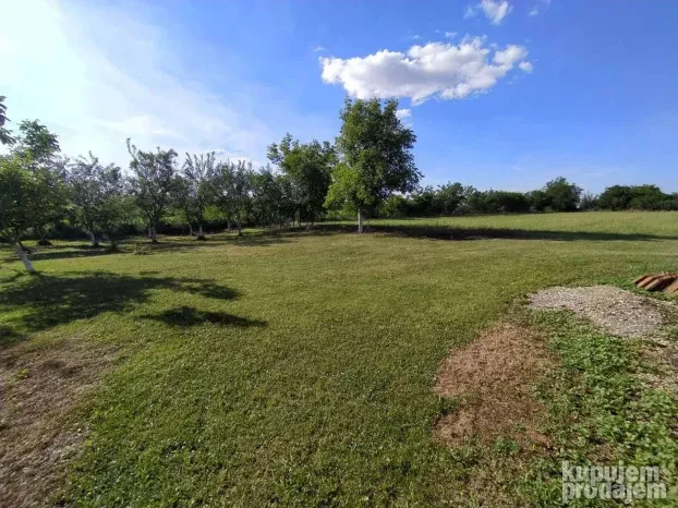 Seosko imanje sa kućama 65m2+146m2, 85 ari, Ub, Takovo