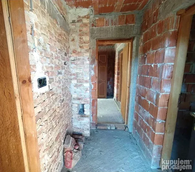 Seosko imanje sa kućama 65m2+146m2, 85 ari, Ub, Takovo