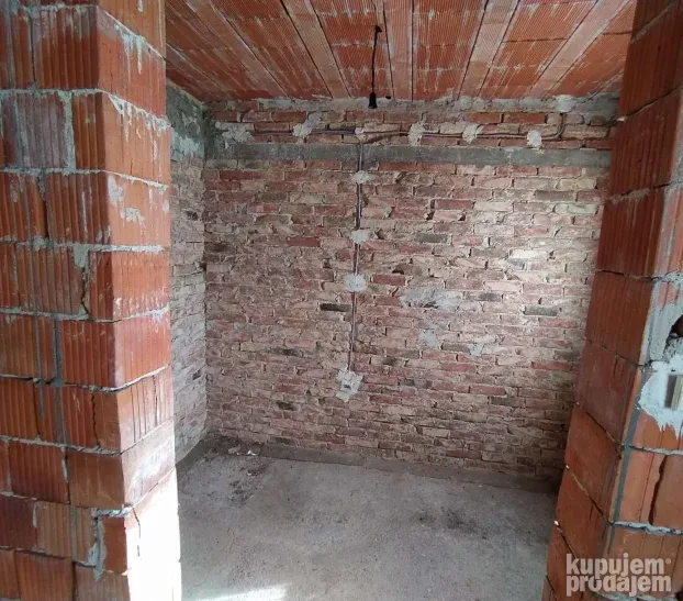 Seosko imanje sa kućama 65m2+146m2, 85 ari, Ub, Takovo