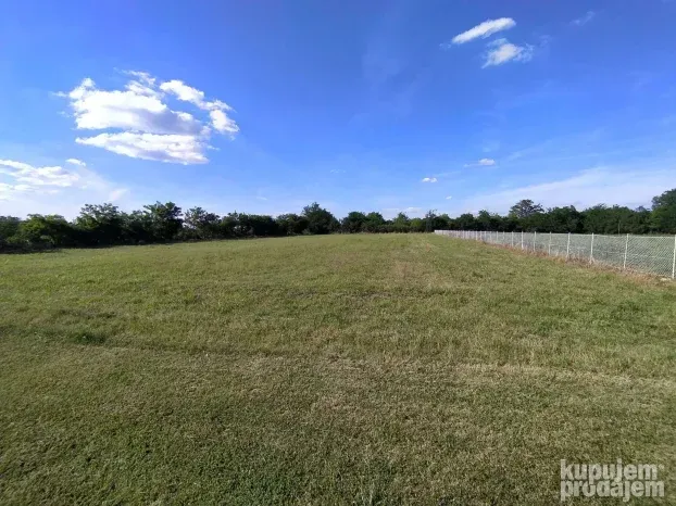 Seosko imanje sa kućama 65m2+146m2, 85 ari, Ub, Takovo