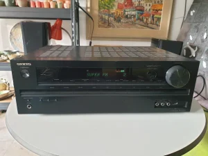 Onkyo TX SR313 USB    Onkyo TX 8511