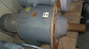 Reduktor sa motorom 0,75 kw 11 o/min
