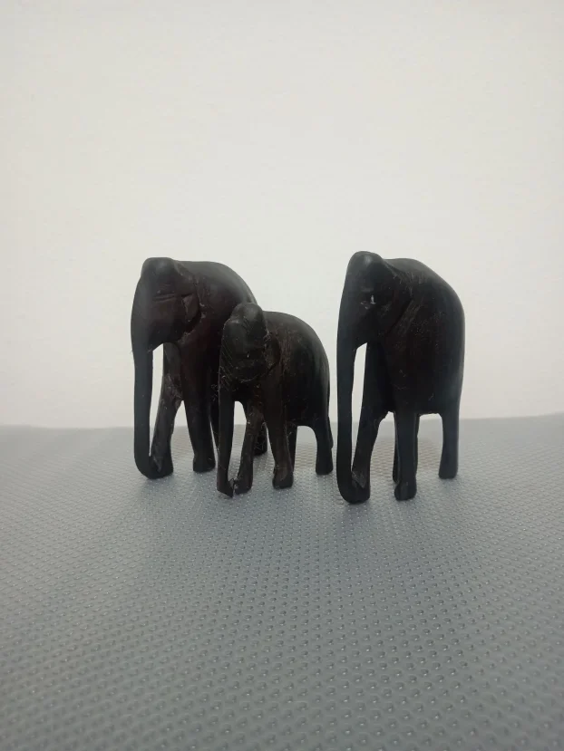 drvene figure slonova