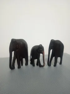 drvene figure slonova