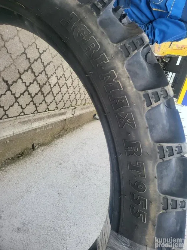230/95 R48 BKT