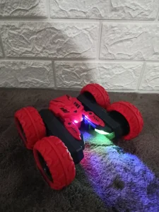 - RC autić koji se rotira 360 stepeni