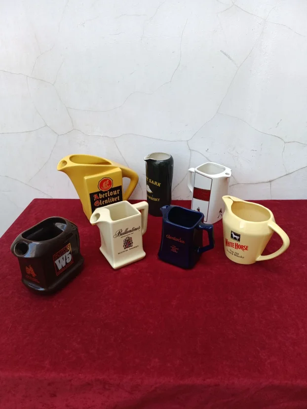 Bokali za piće različitih brendova