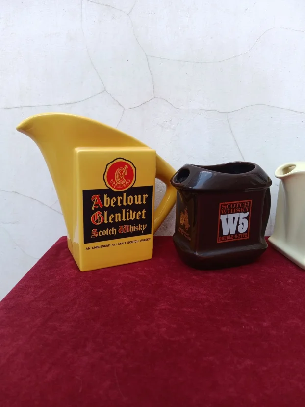 Bokali za piće različitih brendova