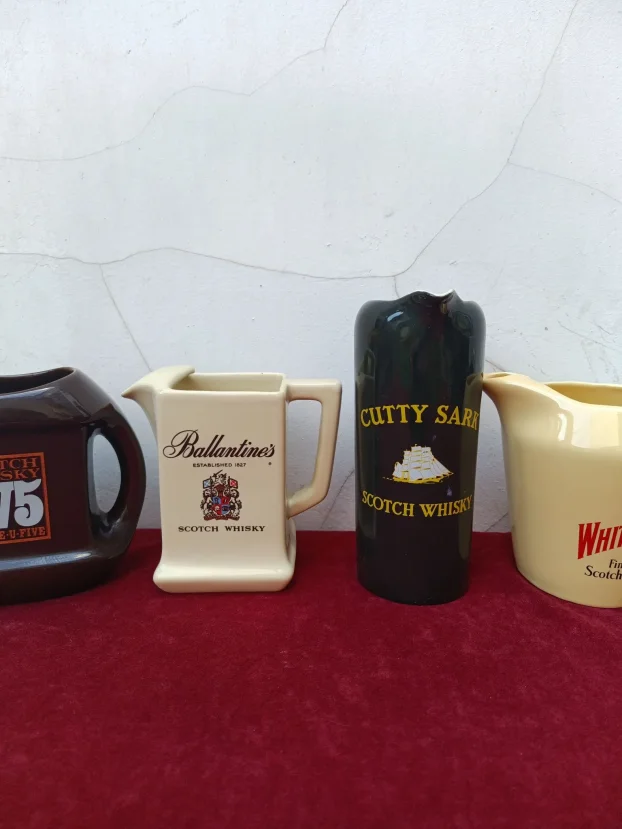 Bokali za piće različitih brendova