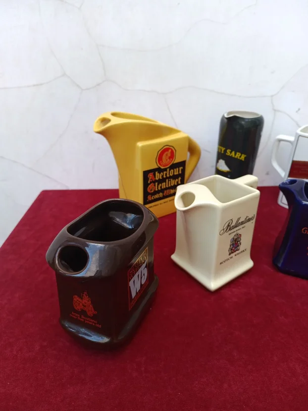 Bokali za piće različitih brendova