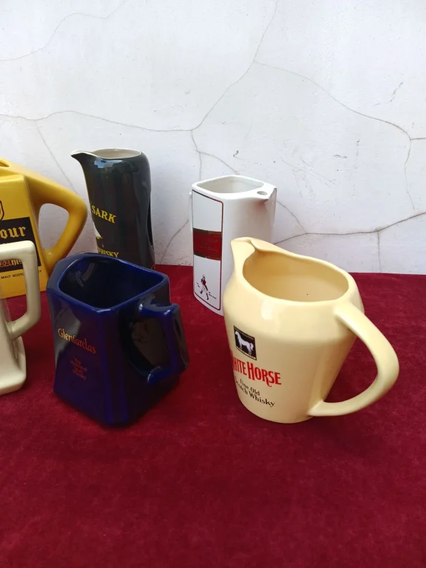 Bokali za piće različitih brendova