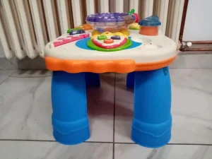 Br.4. Muzicki stolic