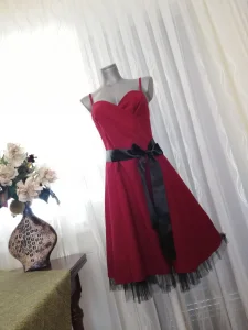 bordo haljina sa crnom saten mašnom vel.40