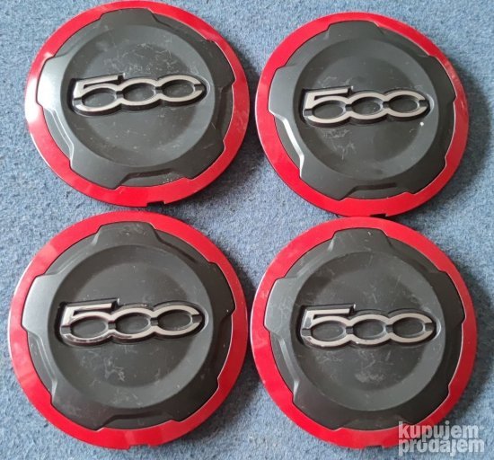 Fiat 500L crveni čepovi poklopci