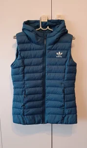 ADIDAS original ženski slim fit prsluk sa kapuljačom, Vel 38