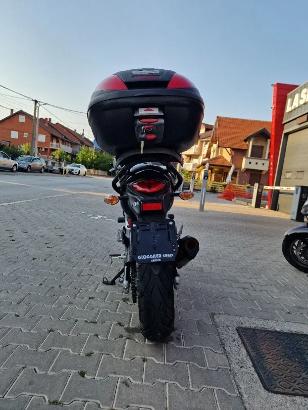 Suzuki SFV 650 - Gladius,A2 Kat.UVOZ ŠVAJCARSKA