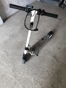 Elektricni trotinet