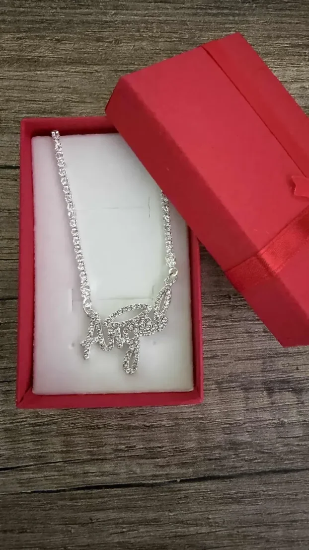 Ogrlicu sa natpisom Angel sa kristalima, poklon za 8. Mart