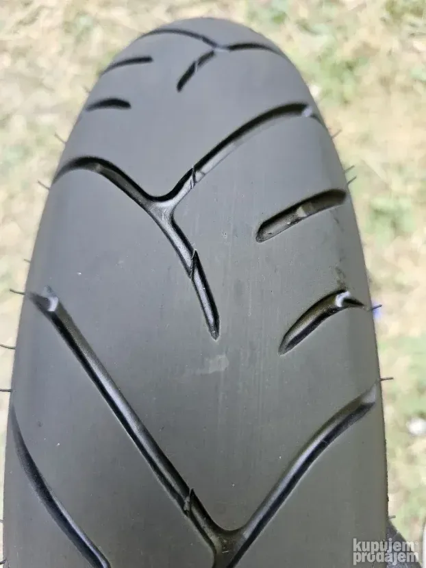 Moto guma dunlop 120/70/15 god 2019