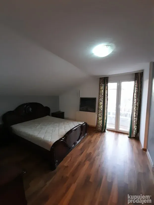 Izdaje se dvoiposoban stan u kući, u Donjoj Vrežini, 100m2