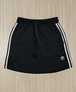 Adidas suknjica vel. 36